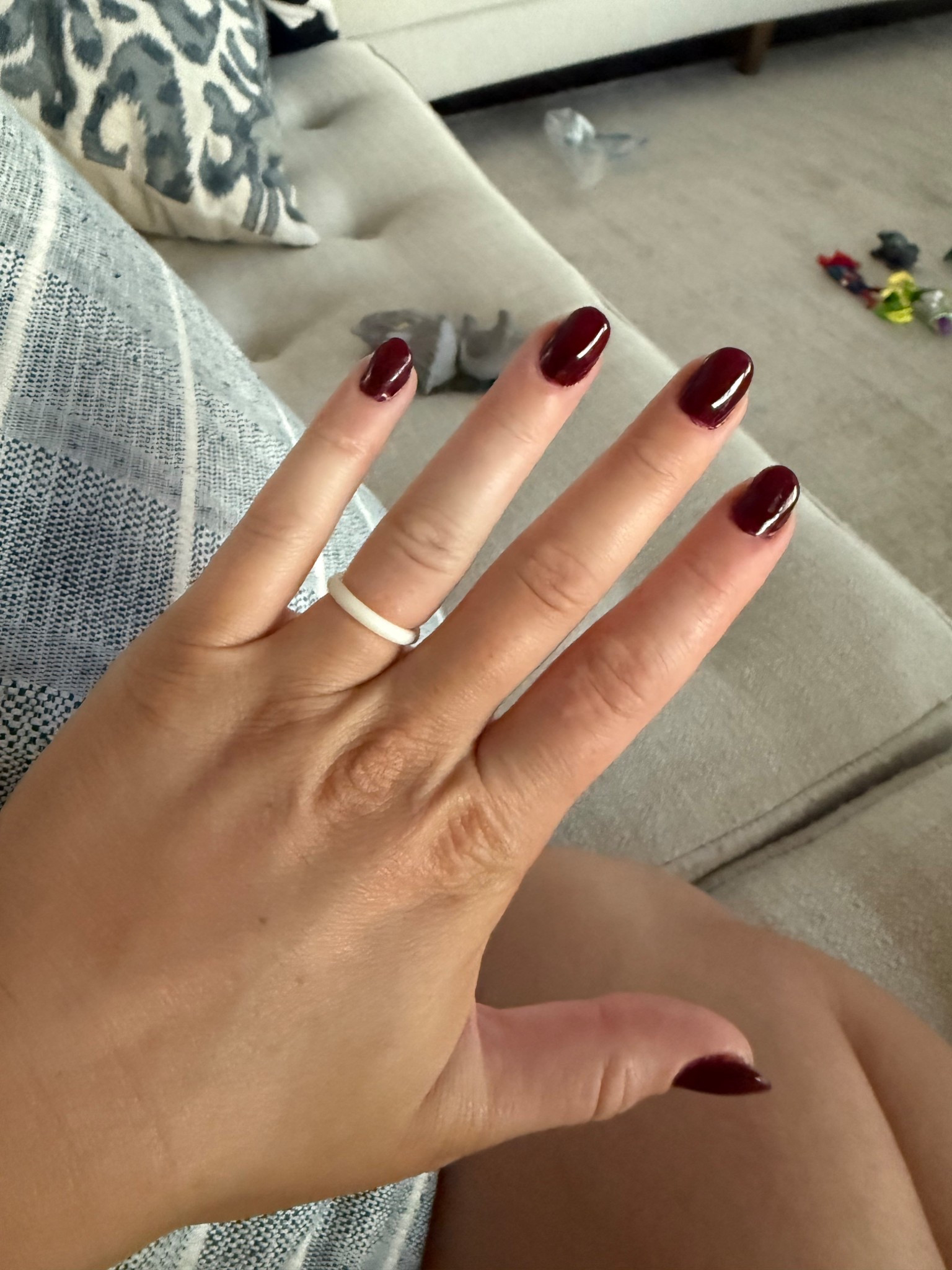 These silicon rings have been saving me lately since my fingers are starting to swell a little more lately. 🙌🏼 also I’m so ready for fall hence my nail color 😜