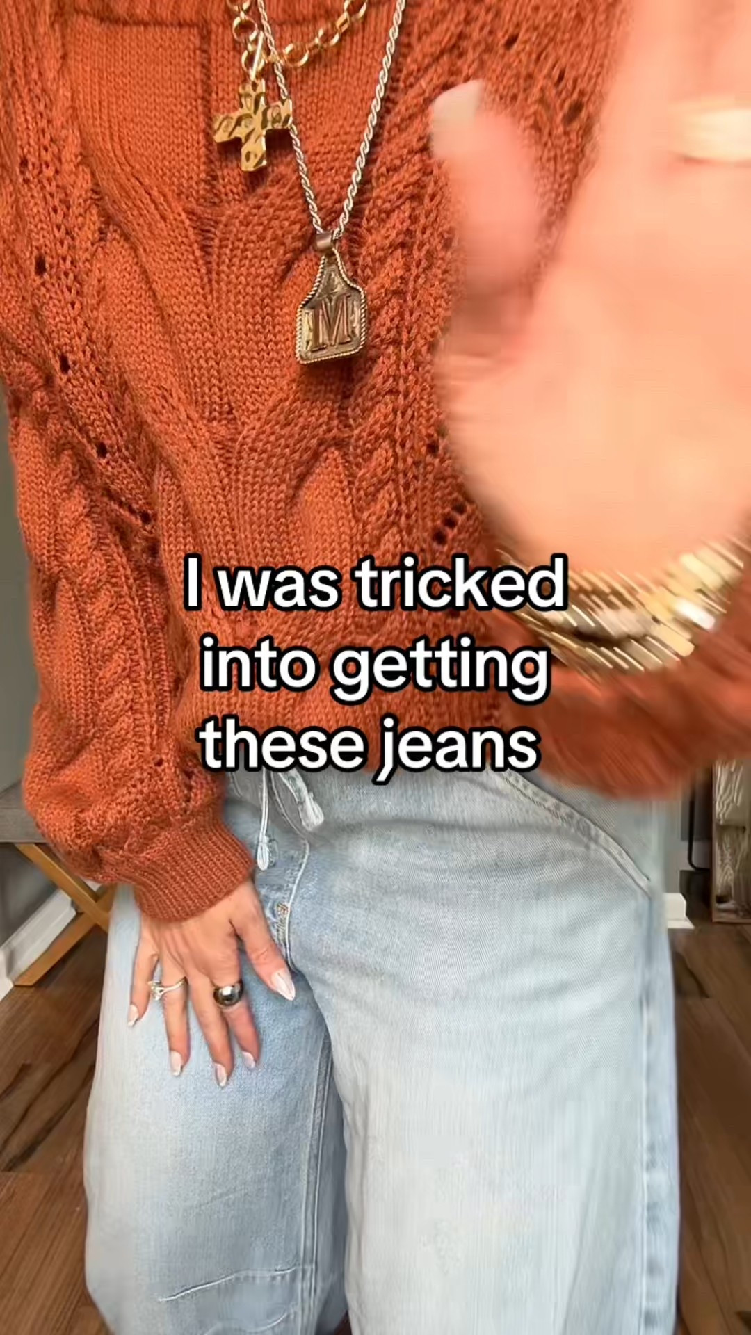 These GAP UltraSoft jeans are the wide leg pair of jeans you'll reach for every day - soft stretchy waistband, and flattering with a polished finish that dresses up or down. They give you comfort that rivals your favorite loungewear while still looking like chic, structured denim.
Perfect for fall layers, errands, or even office casual.
#gapjeans #WideLegJeans #softdenim #baggyjeans #jeans