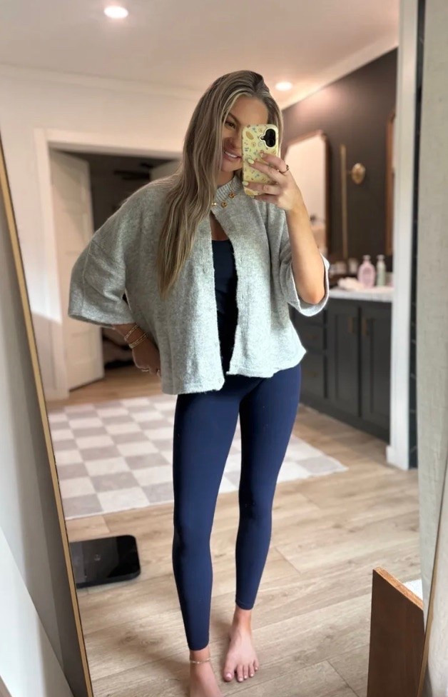 Love this little short sleeve cardigan! Can easily be dressed up or down!

#LTKootd