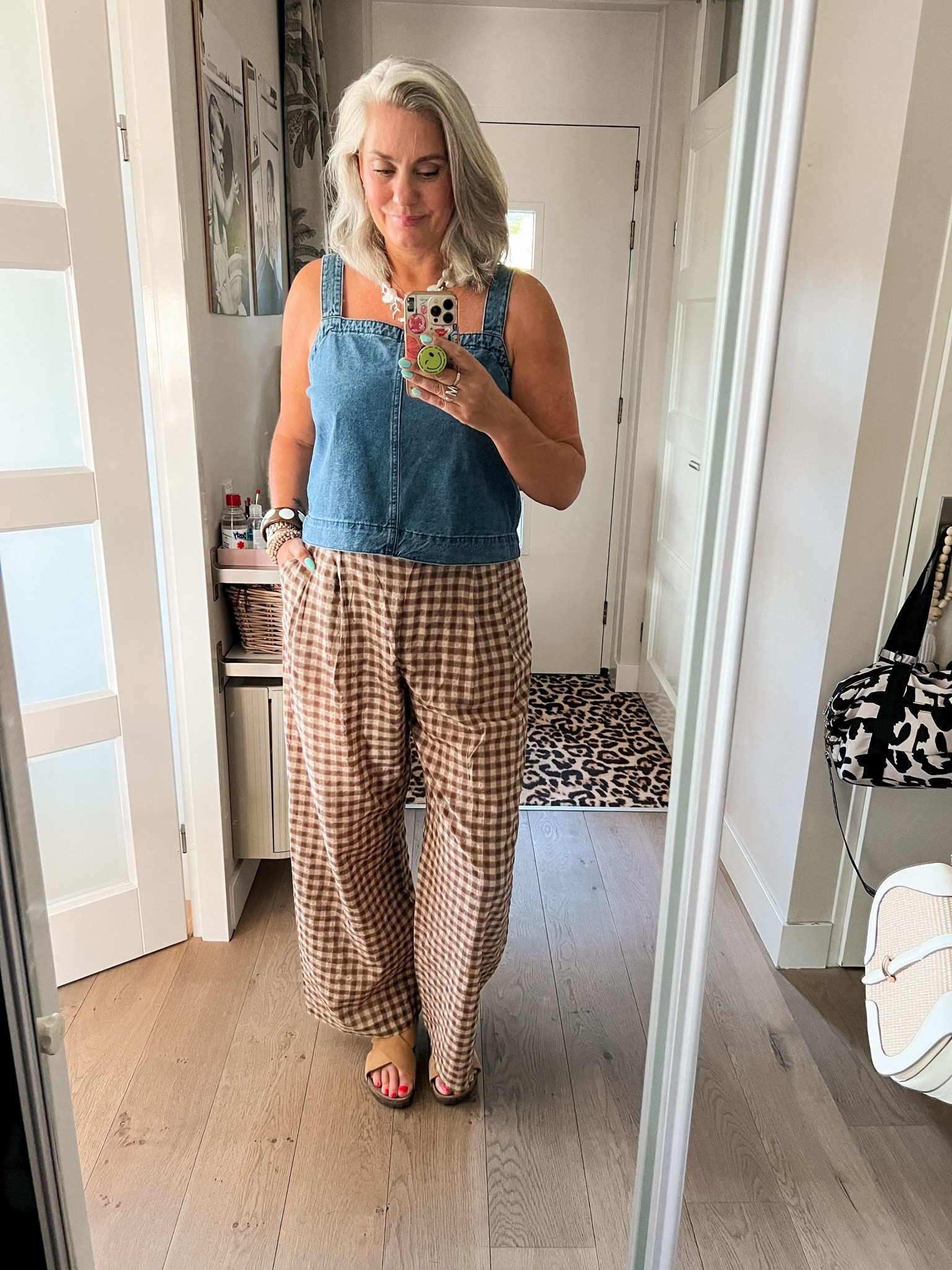 OOTD - Woensdag. Denim top van Primark (L) op een superlichte bruin geruite broek (42), bruin suède sandalen. De ketting met zeesterren is van Bijou Brigitte.

#LTKFashionMonth #LTKnederlands #LTKeurope