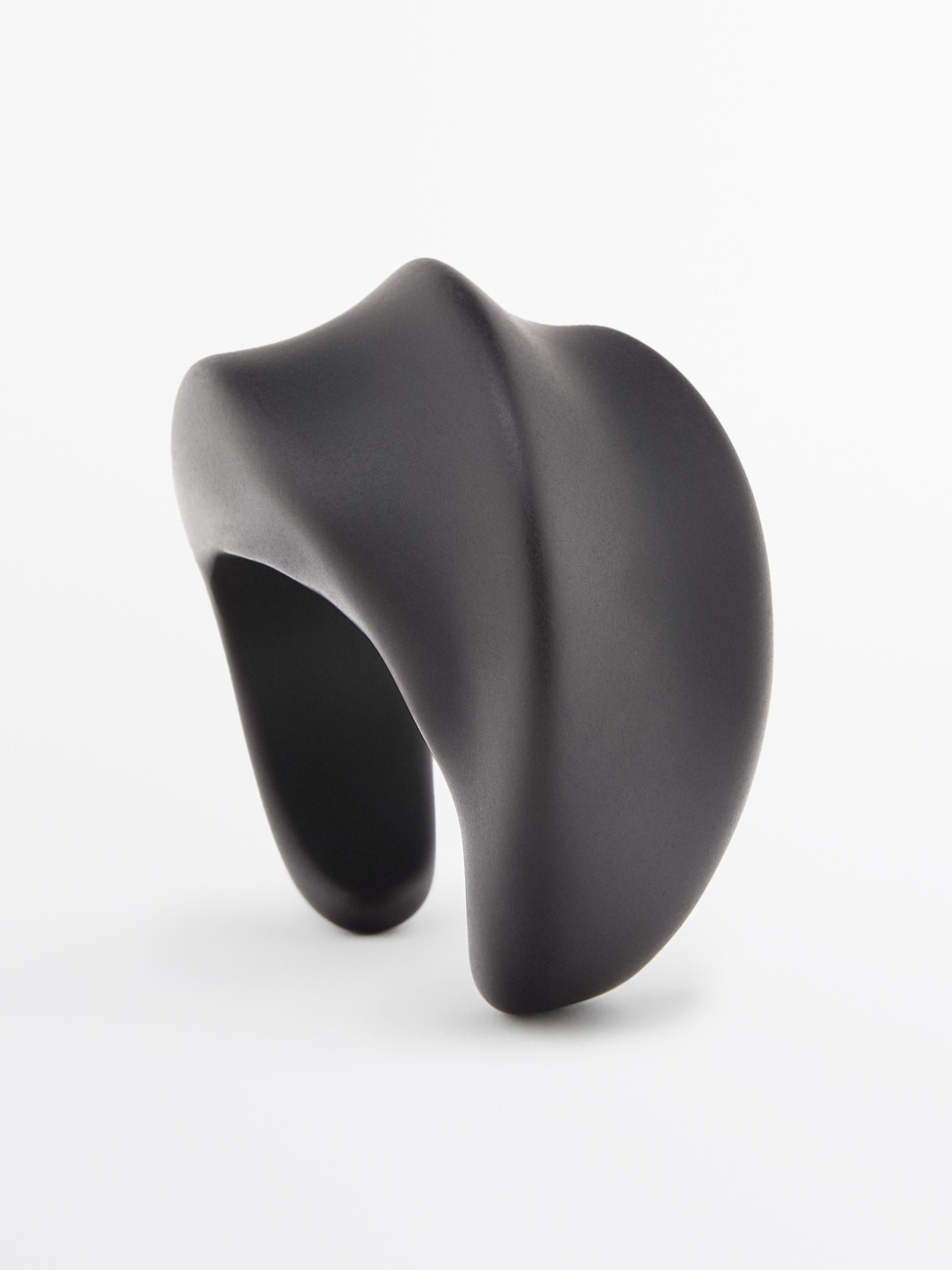 Wide moulded bracelet | Massimo Dutti US