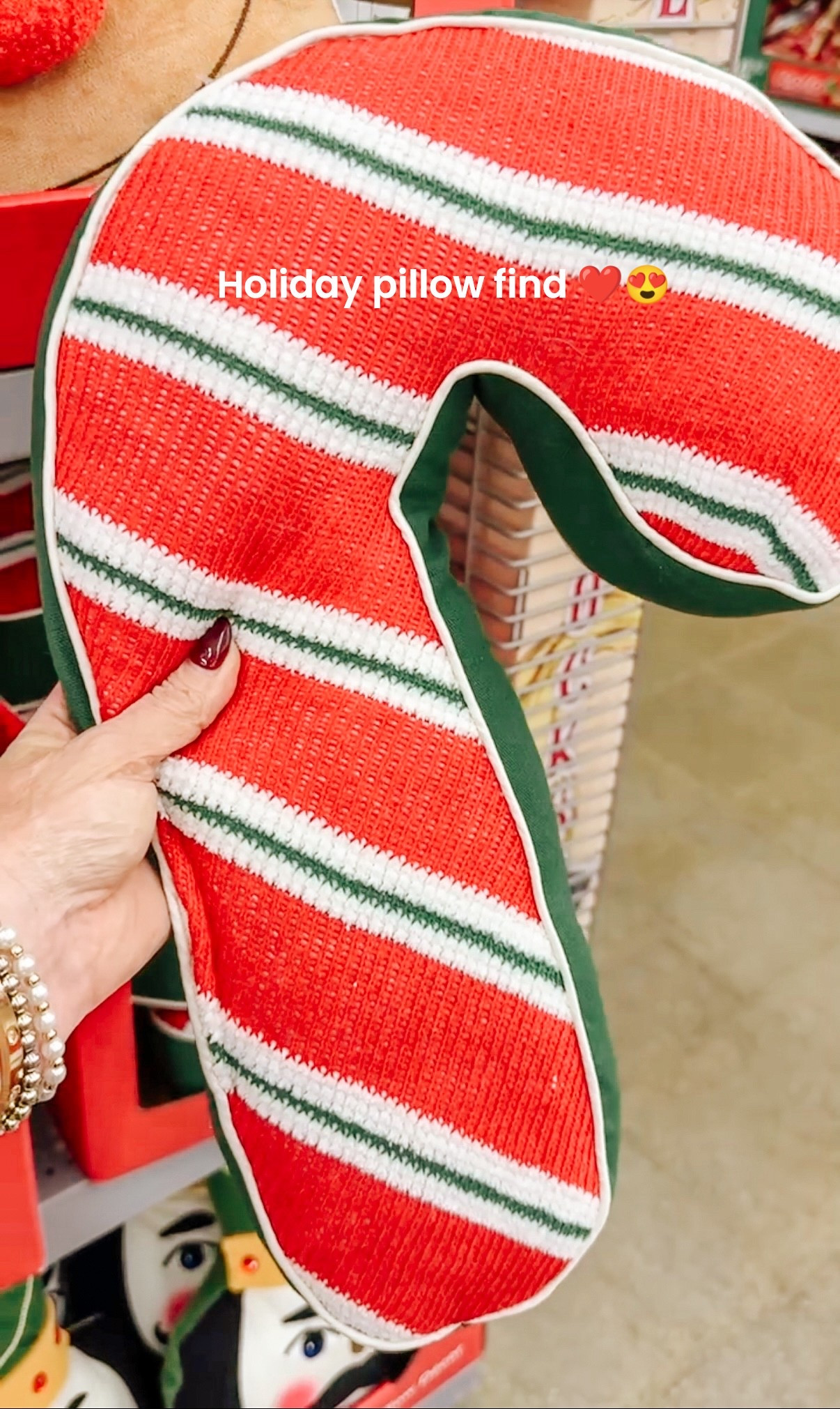 Tell me this candy cane pillow isn’t the cutest thing ever 🍬✨ Such an easy way to bring the Christmas vibes into your home without spending much!

#christmasdecor
#holidayhome
#festivedecor
#cozychristmas
#walmartfinds

#LTKSeasonal #LTKHome #LTKHoliday