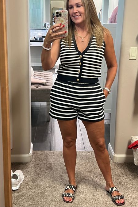 Lunch date fit from J Crew
Wearing a medium in both


#LTKOver40 #LTKParties #LTKTravel