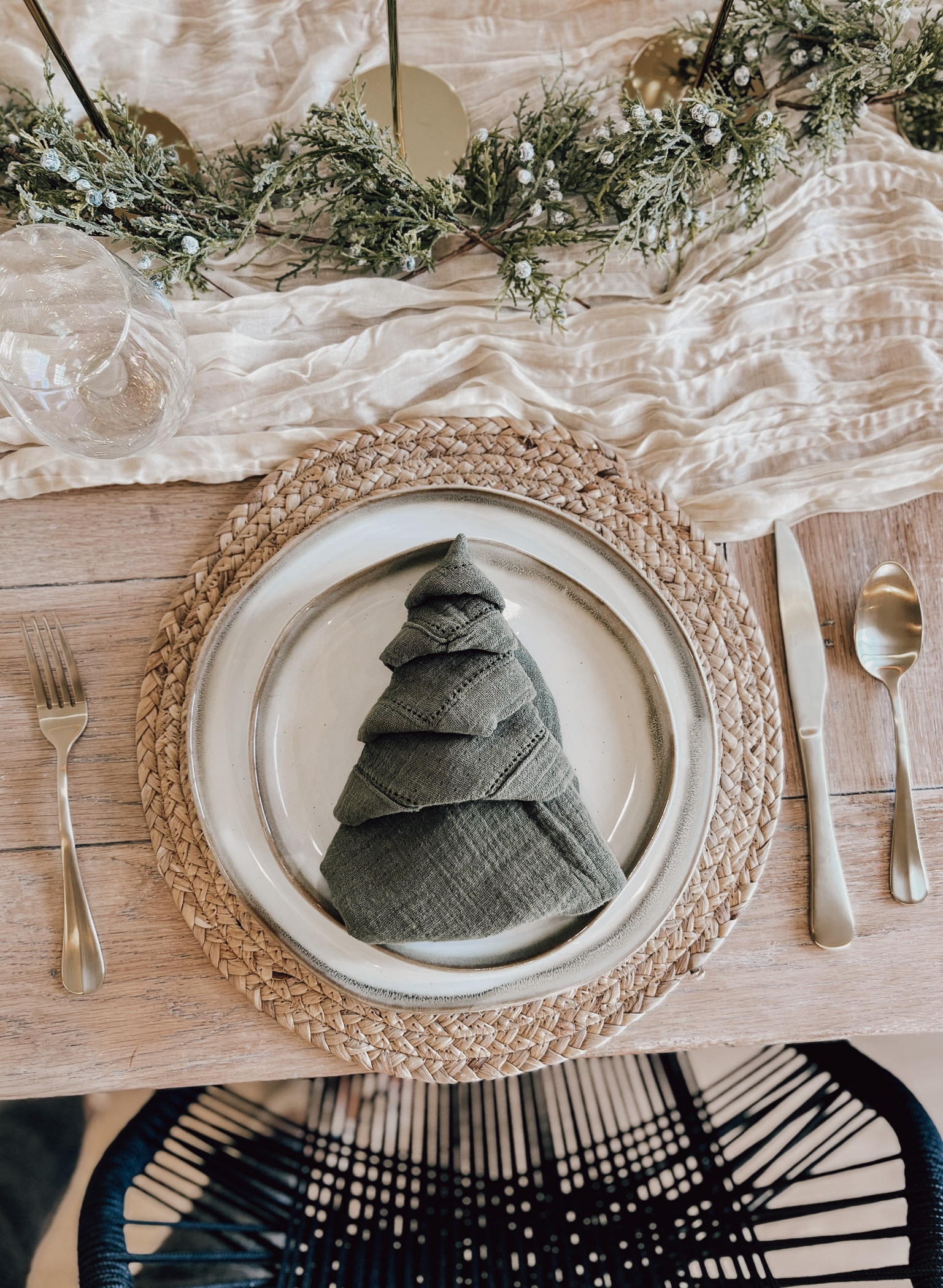 christmas tablescape! 

#LTKSeasonal #LTKhome #LTKHoliday
