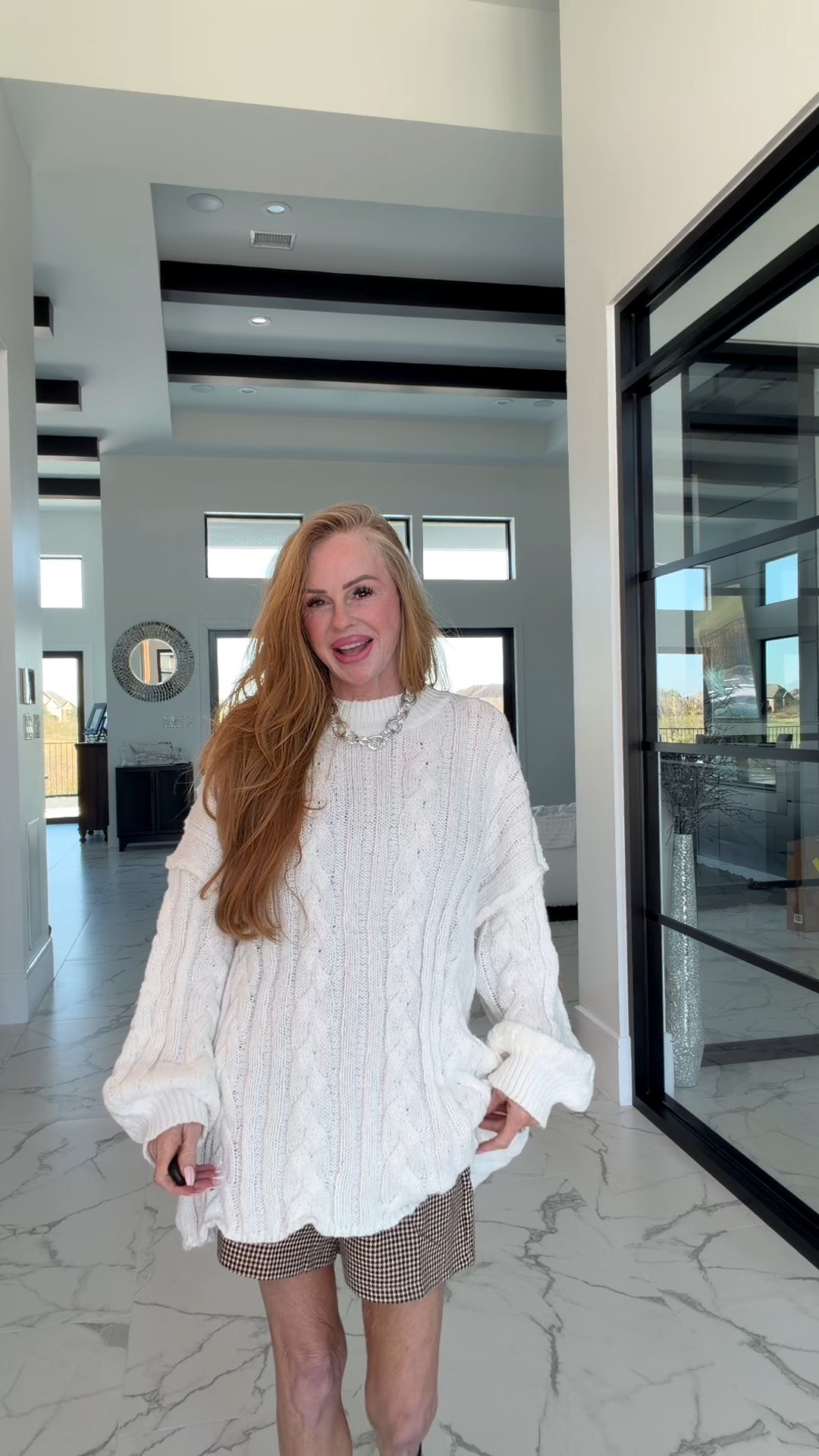 Feeling confident, glowing, and grateful. ✨💋 #BeautyAndBeTheBestYou”
	•	“Soft glam, strong energy🤍