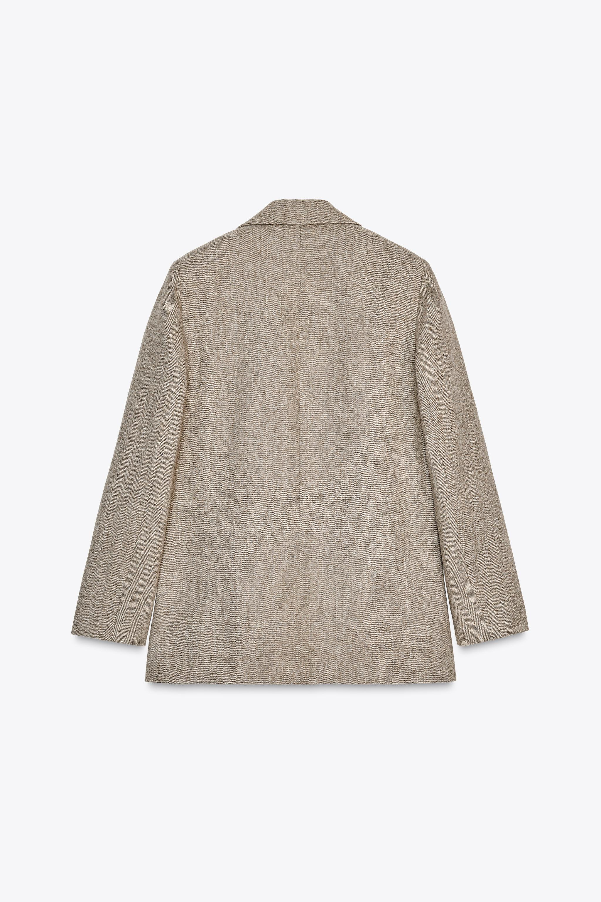 Blazer with lapel collar and long sleeves with shoulder pads. Front flap pockets. Single button f... | Zara US