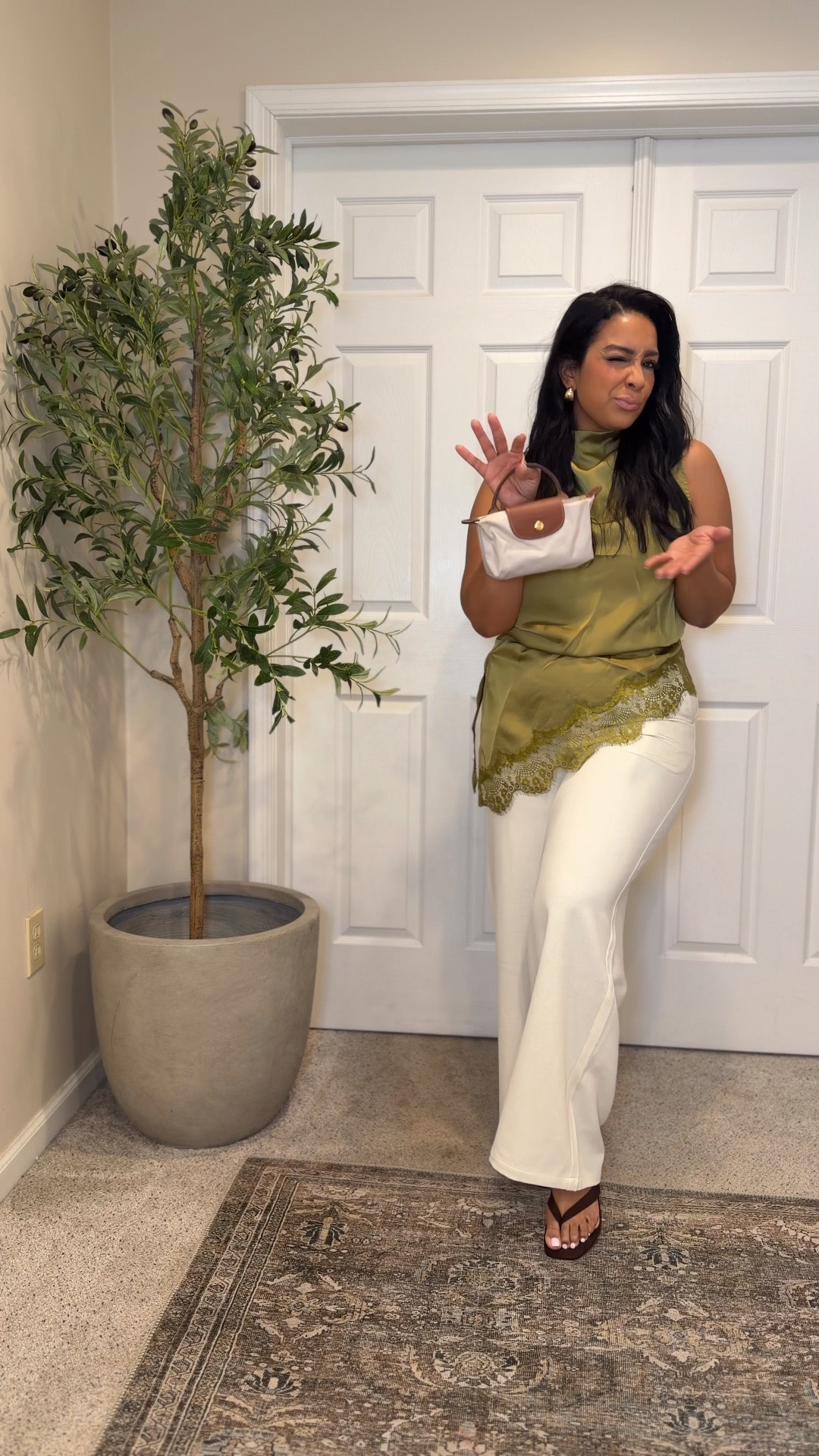Olive tones + crisp whites = the easiest way to look put together without trying 🤍✨
This set is giving effortless chic for spring & summer

Shop it through my link in bio 🔗

#momstyle #neutraloutfits #springoutfits #affordablefashion #ootdinspo #elevatedbasics #everydaystyle #midsizefashion

#LTKootd #LTKgrwm #LTKmomlife