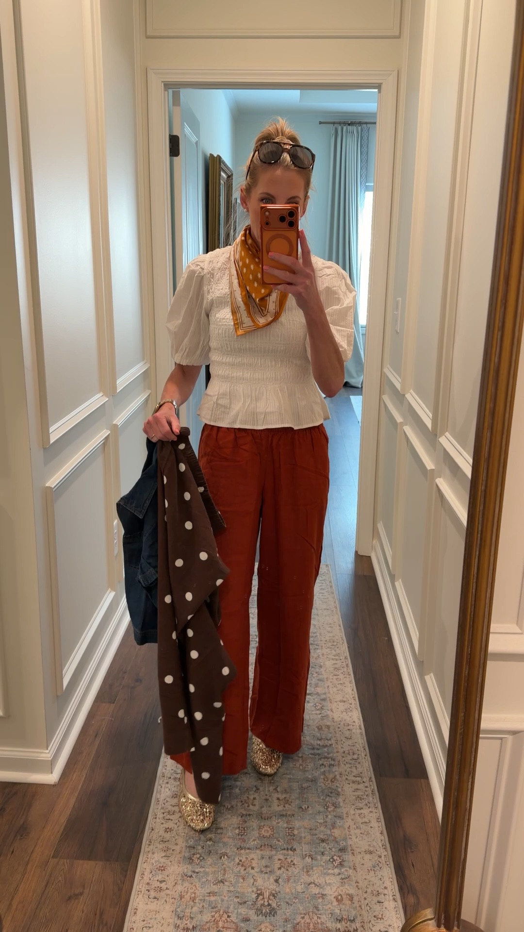 Old Navy sale these are the things I would pick up these two linen blend pants. Both on sale wearing a size extra small perfect for.  