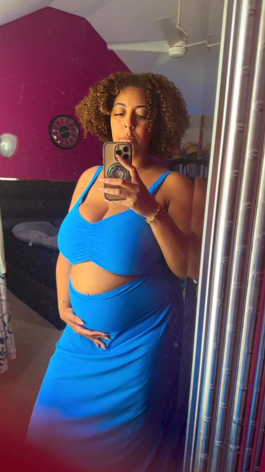 A bump friendly cut out dress from Aerie! I got this in a 2X because they were sold out of 1X but it fits my chest fine. No bra needed 


#LTKOver40 #LTKBump #LTKMidsize