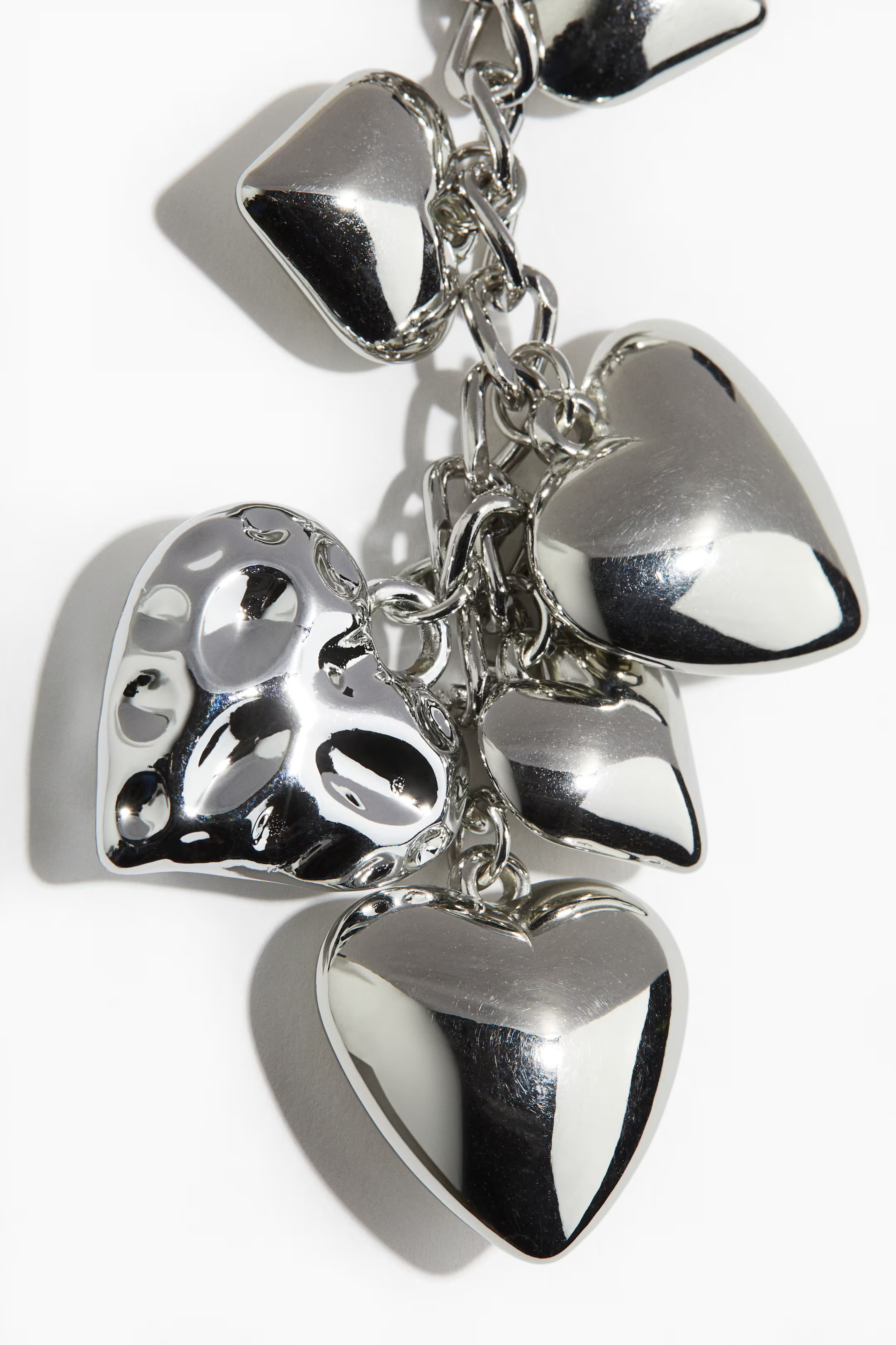 Heart-pendant bag charm | H&M (UK, MY, IN, SG, PH, TW, HK)