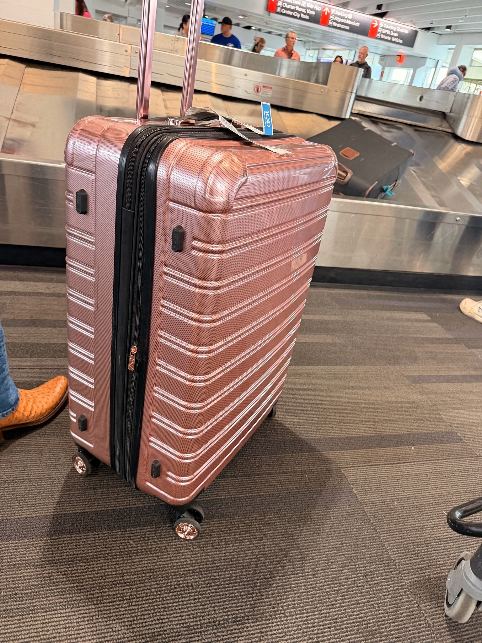 Grabbed a new Walmart suitcase bc I had too much stuff to bring home 🤪

#LTKvlog #LTKootd #LTKTravel