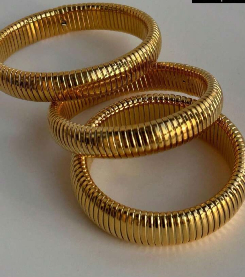 Gold bangle bracelet