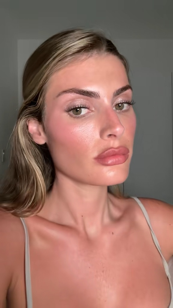 Winter kissed makeup