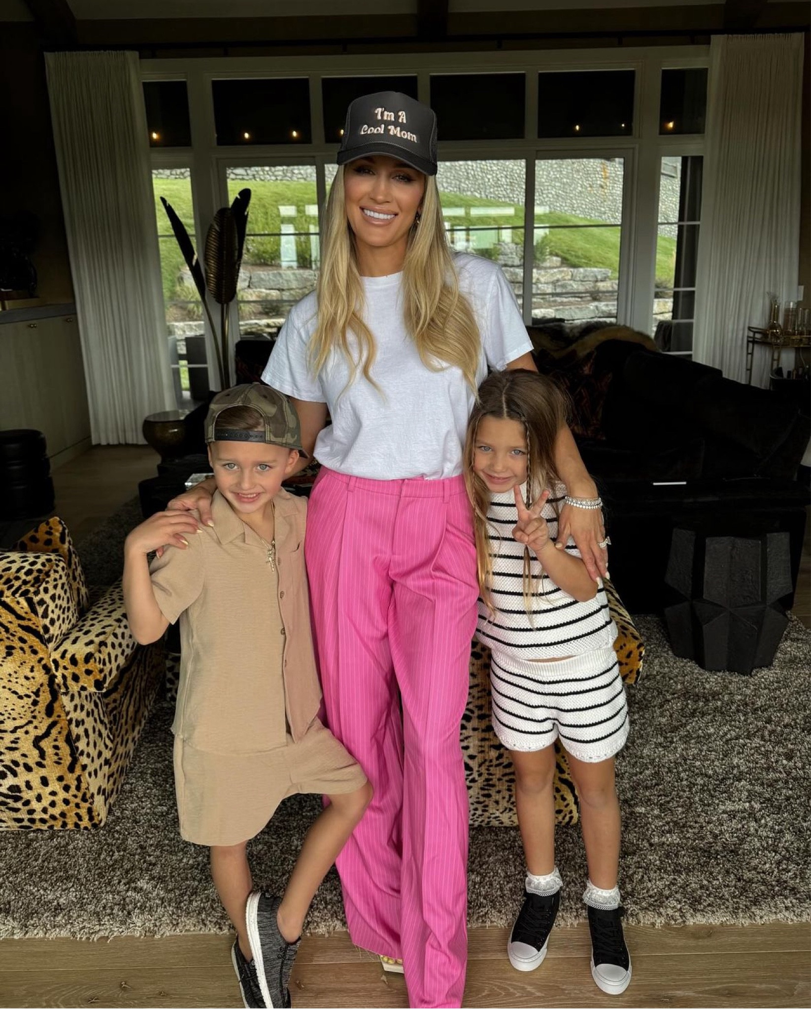 Me and my babes! I can’t believe they’re growing up so quickly. These pants are SER.O.YA and they’re so comfortable! 

pants l trousers l pink pants 