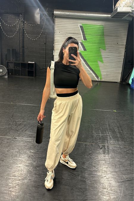 What I wore to dance last night!
Skims crop top size small
Amazon pant set size small
Nike futura sneakers 

Dance class
Active 
Fitness 


#LTKActive #LTKFitness #LTKStyleTip