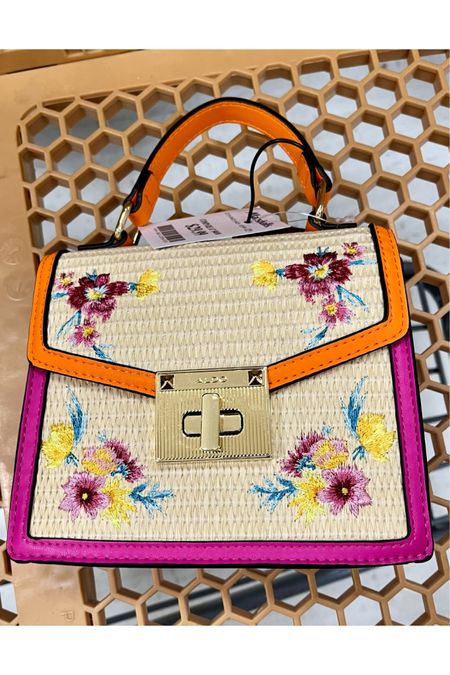 Found the cutest wedding guest purse at Marshall’s, so if you’re looking for inexpensive bags for a summer wedding, it’s the place to look!

#aldosatchel #colorfulpurse #weddingguestpurse #stylishclutches
#weddingguesthandbags