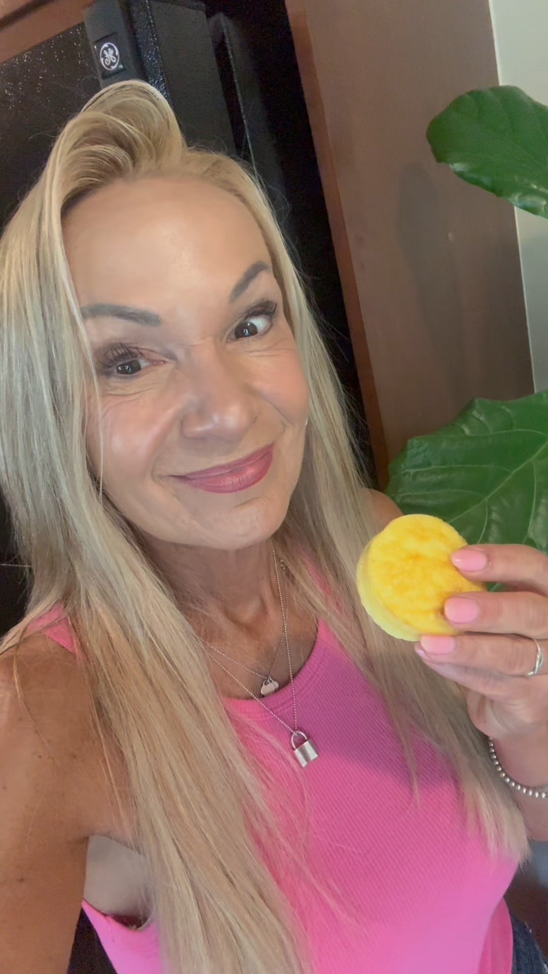 TWO INGREDIENT 60 CALORIE EGG BITES- be sure to save!!!

Recipe ⬇️ and for more HIGH PROTEIN LOW CALORIE RECIPES go to the top of my page and grab my latest book HAPPIER, HEALTHIER AND HOTTER- HIGH PROTEIN, LOW CALORIE, BIKINI FRIENDLY RECIPES 

8 eggs

1 cup 2% cottage cheese

salt and pepper 

Blend all ingredients until smooth and pour into 12 parchment lined muffin tins. Bake at 350 for 20 minutes. For the best texture set the muffin tin in a larger pan with a bit of water. 

You can customize these with anything you like- chopped veggies, shredded cheese, a bit of salsa- but they’re delicious on their own as well. 

Makes 12 egg bites, each has 60 calories and 6 grams of protein. 

xoxo
Elizabeth 
