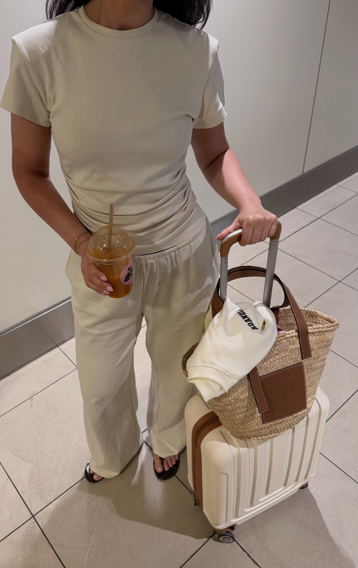 Airport outfit ✈️🤍 I wear a size 8 in the top & 10 in the trousers x

Maebe, airport outfit, airport OOTD, lounge set, co-ord

#LTKuk #LTKsummer #LTKtravel