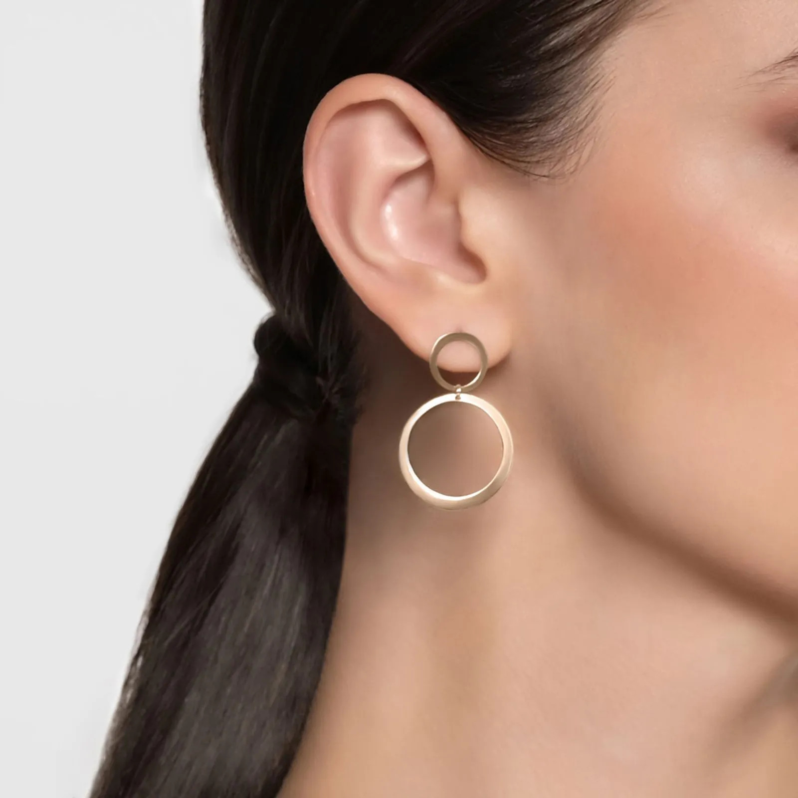 Brinco Pop Círculo em Ouro Amarelo 18k | Vivara (BR)