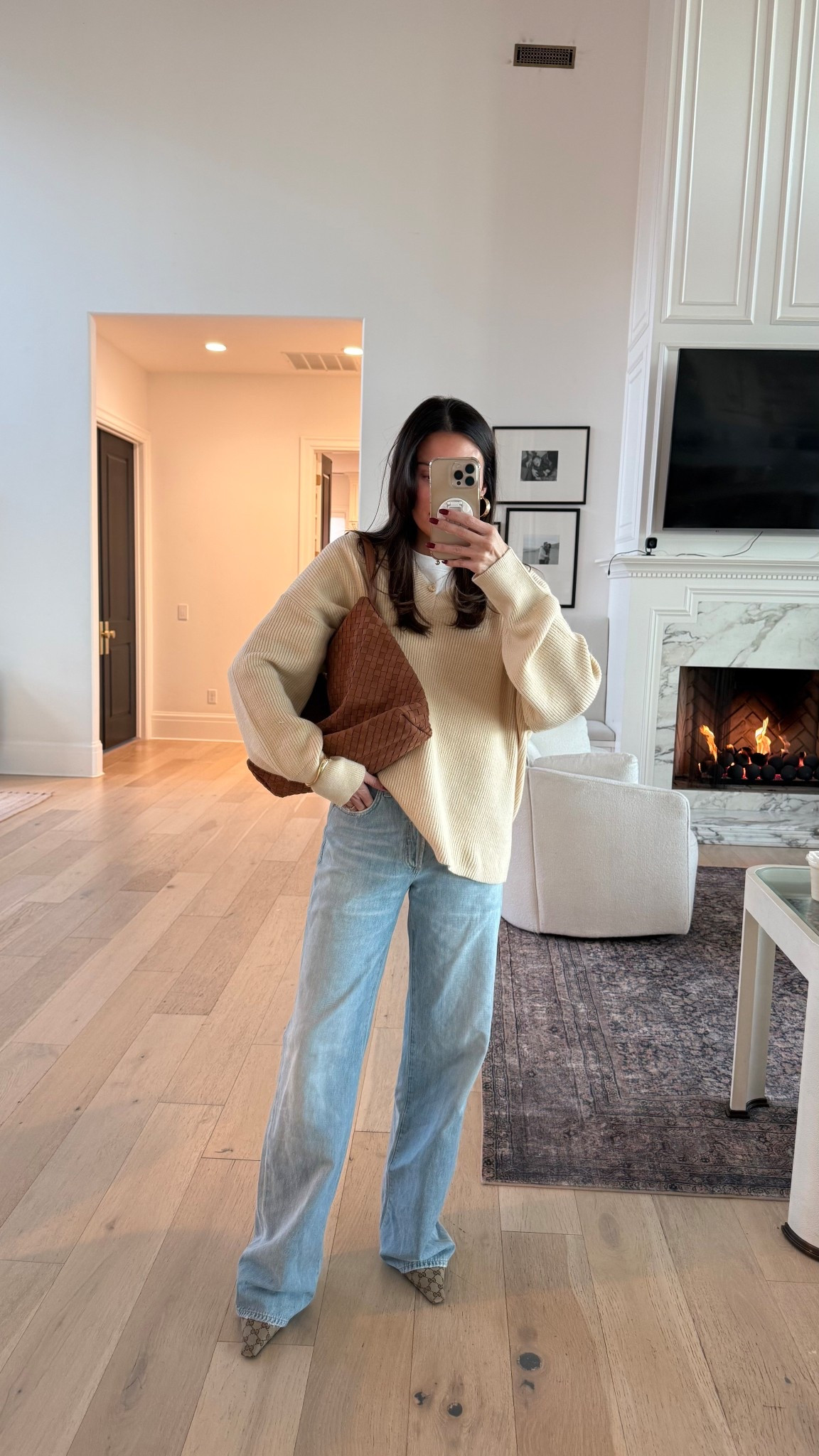 Today’s outfit 🤎 obsessed with this new v neck sweater!! It’s such good quality & under $20! Wearing size medium

@amazon @amazonfashion @amazonhome

#LTKFindsUnder50 #LTKootd #LTKSeasonal