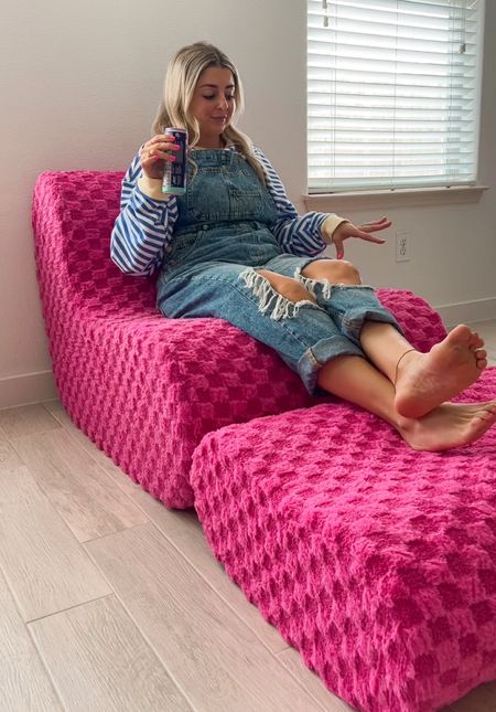Cutest pink chair!
Outfit size xs

#LTKfindsunder100 #LTKhome #LTKsalealert