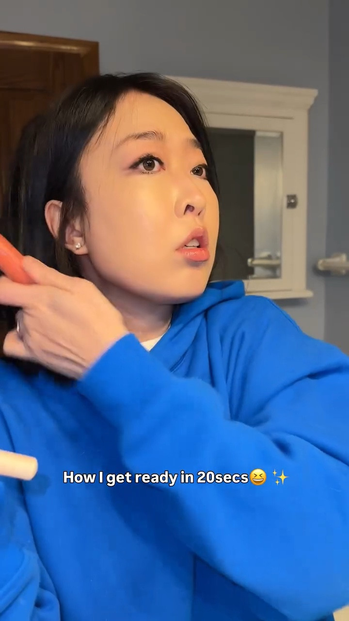 Get ready with me in 20 second.🫣😆💓

Featured:
@urbandecaycosmetics The tube job mascaras + 24/7 Liquid Stick 24/7 Liquid Stick 
@dove hair serum
@rarebeauty new soft matte powder bronzer

#grwmmakeup #urbandecayprovidedproduct #rarebeautymakeup #grwmmakeup #makeuptutorial