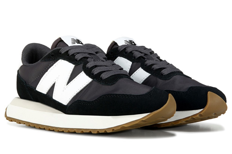 #sneakers #newbalance #springoutfit #workout #famousfootwear #retro



#LTKfit #LTKshoecrush #LTKFind