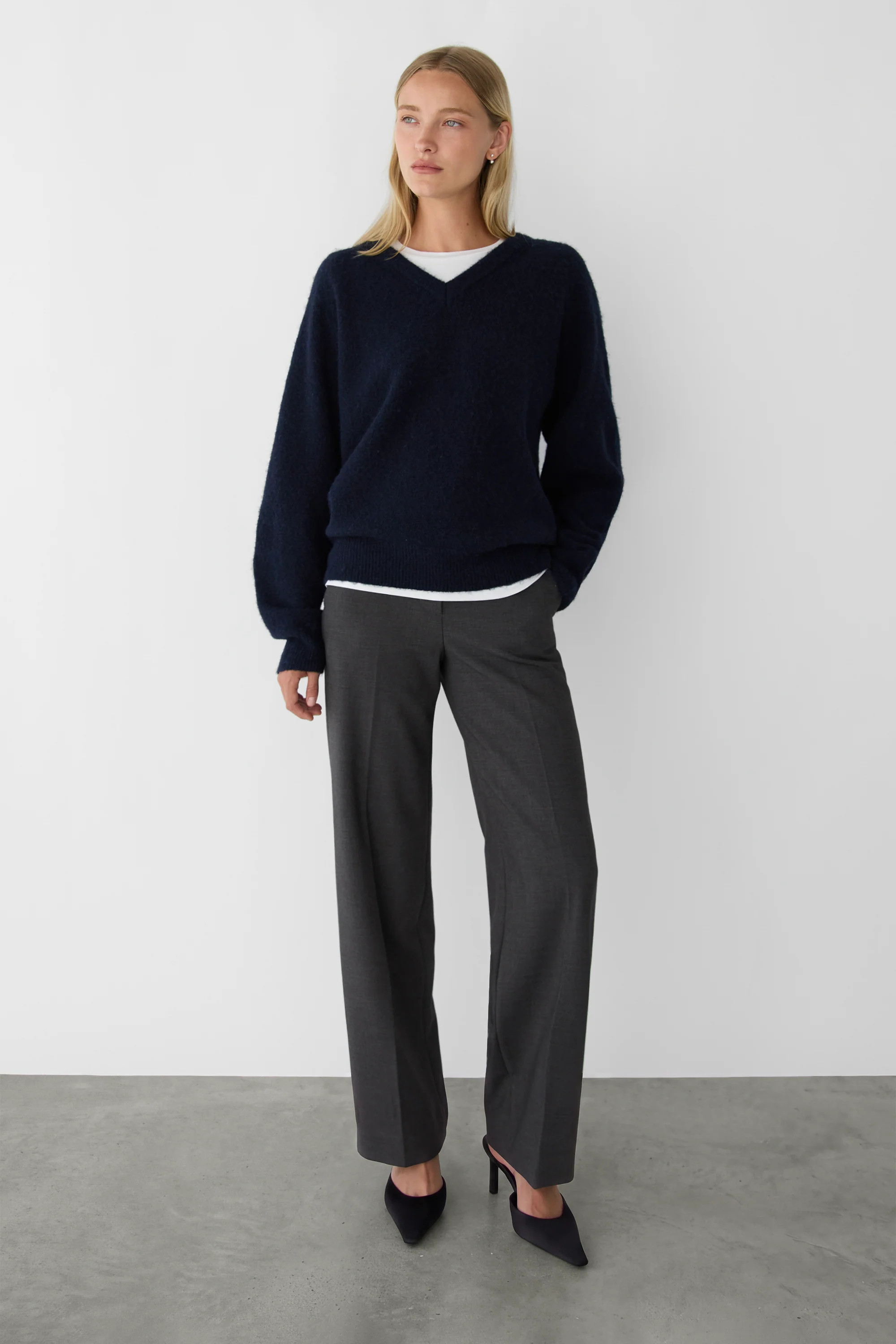 V-NECK SWEATER | OAK + FORT