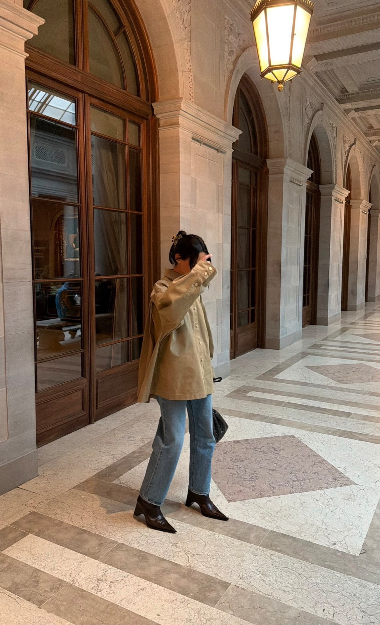 NYC Museum day ootd | 7 for all mankind oversized shirt, Levi's jeans, coperni boots

#LTKdayinmylife #LTKootd #LTKSeasonal