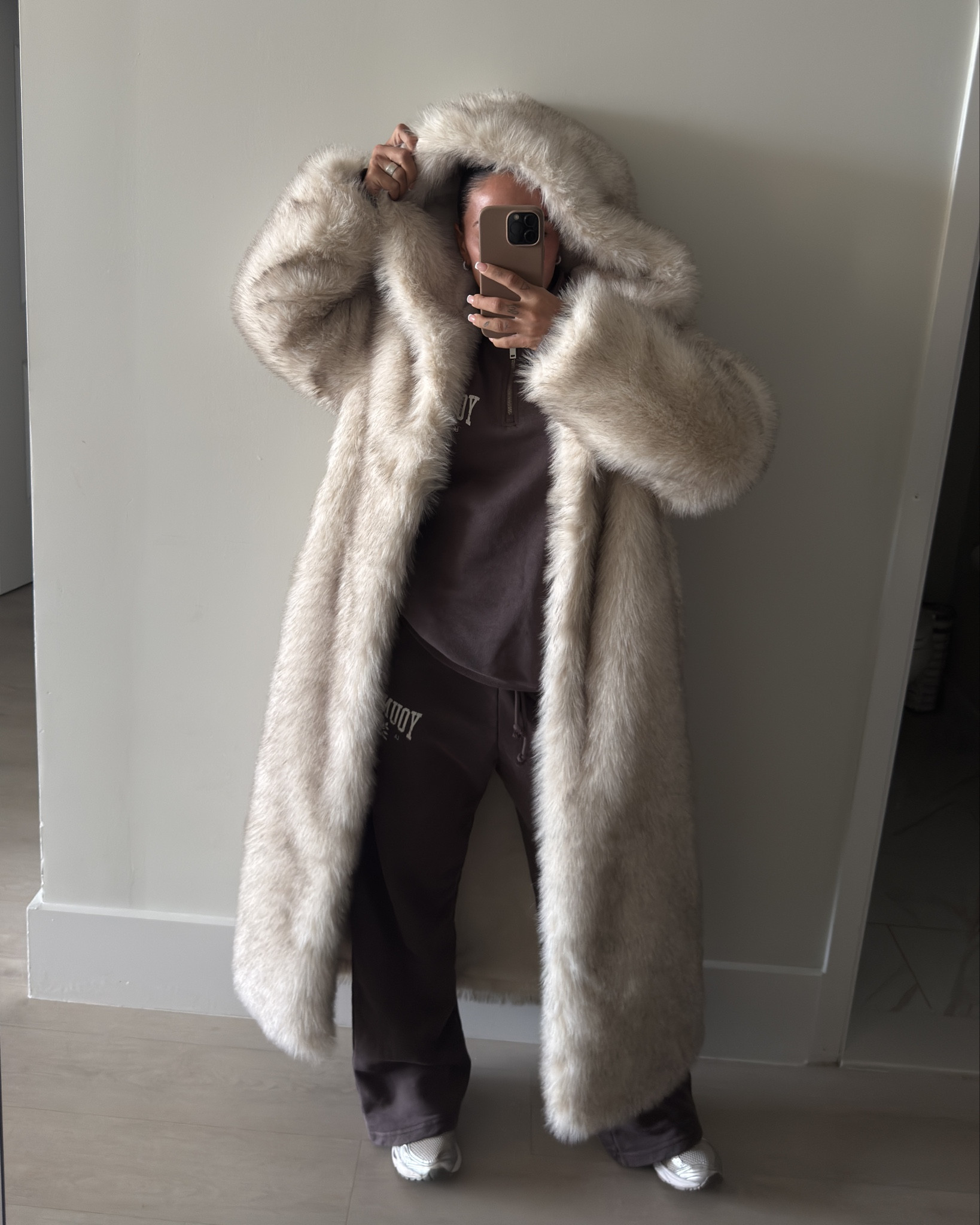 I’m 5’2 wearing a size small so I can layer comfortably 🤎 obsessed w these!!! 