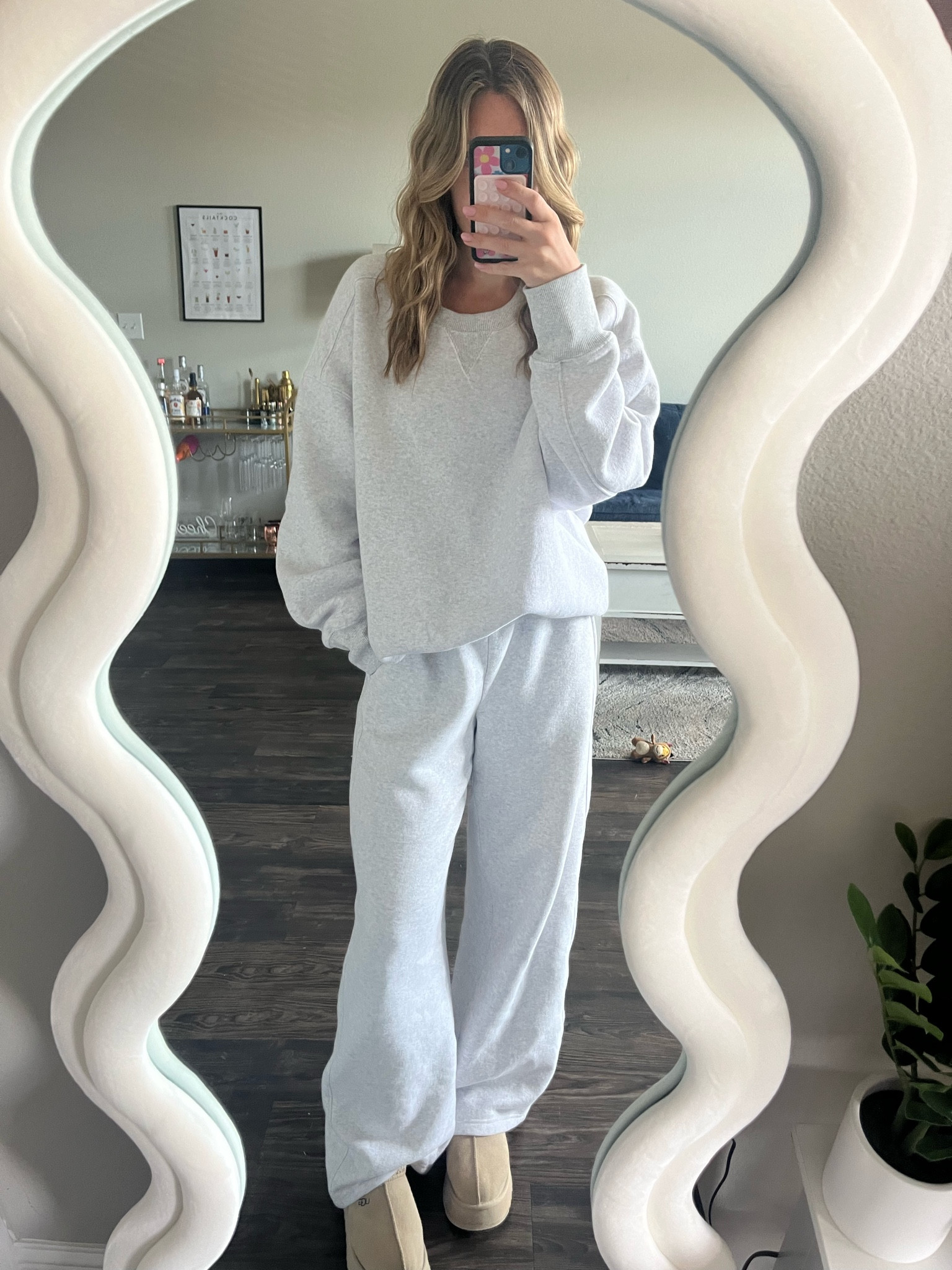 This is the most comfy sweat set! Might have to order in more colors ☺️ true to size, ordered a size up in sweat shirt to be oversized! 