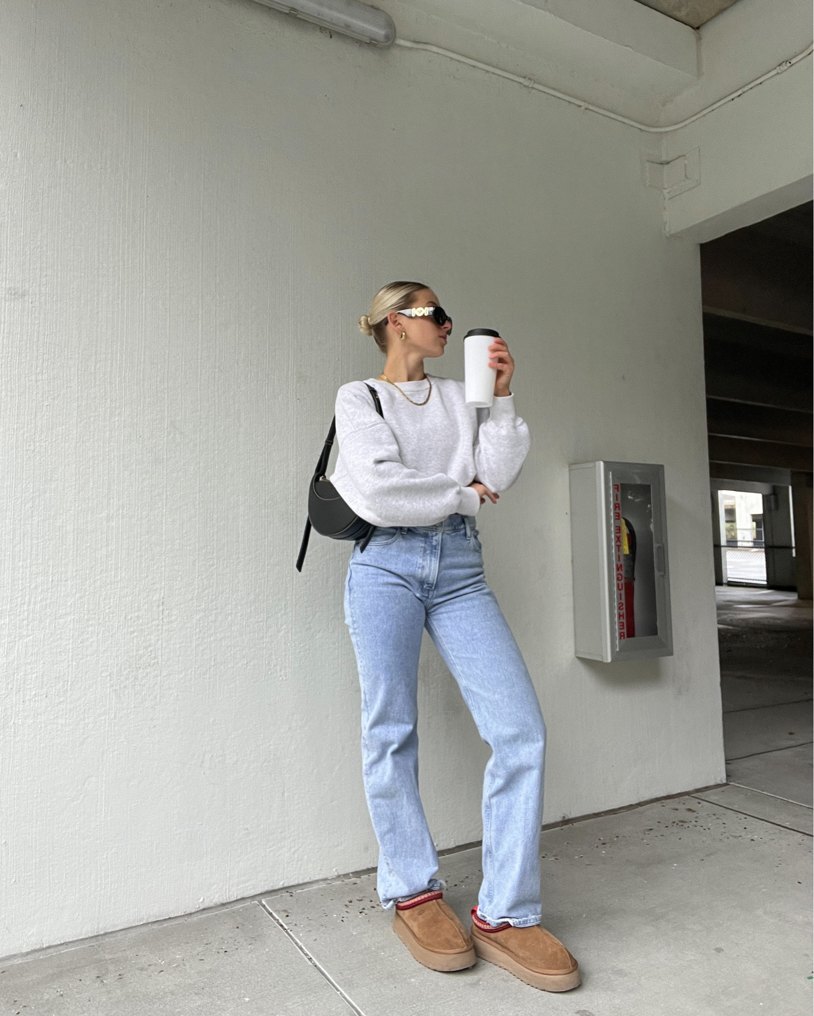 Abercrombie jeans, baggy jeans, 90s relaxed, grey sweatshirt, cropped sweatshirt, ugg tazz, platform Uggs, casual winter style, casual winter outfits, comfy casual outfit 