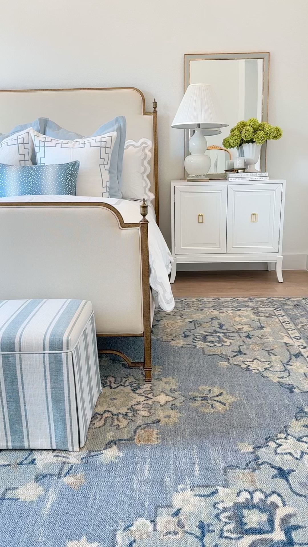 Bed and rug on sale! ✨💙