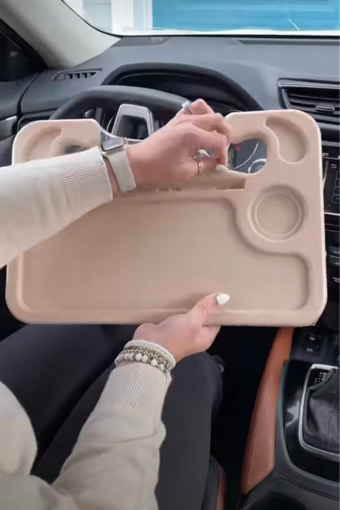 Bandeja para carro 

#LTKtravel #LTKU #LTKfamily