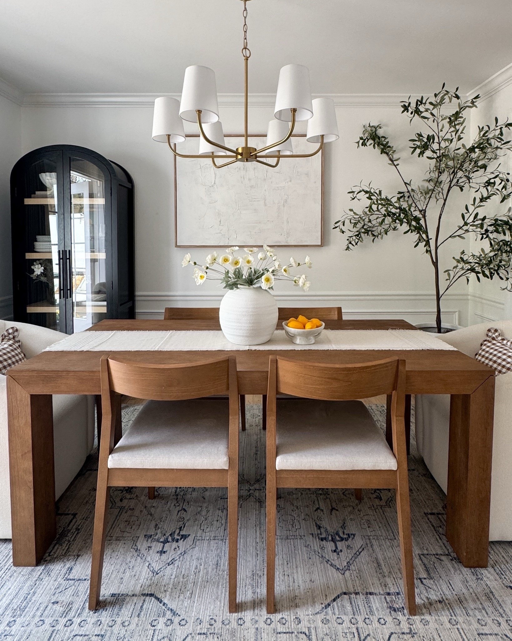 I’ve been leaning into simplicity lately, and this space feels like a deep breath. The natural wood, soft layers, and cozy textures make it feel like us. 🤎

#diningroomstyle #neutraldecor #modernorganic #ltkhome #simplehome #earthytoneaesthetic


#LTKSeasonal #LTKSaleAlert #LTKHome