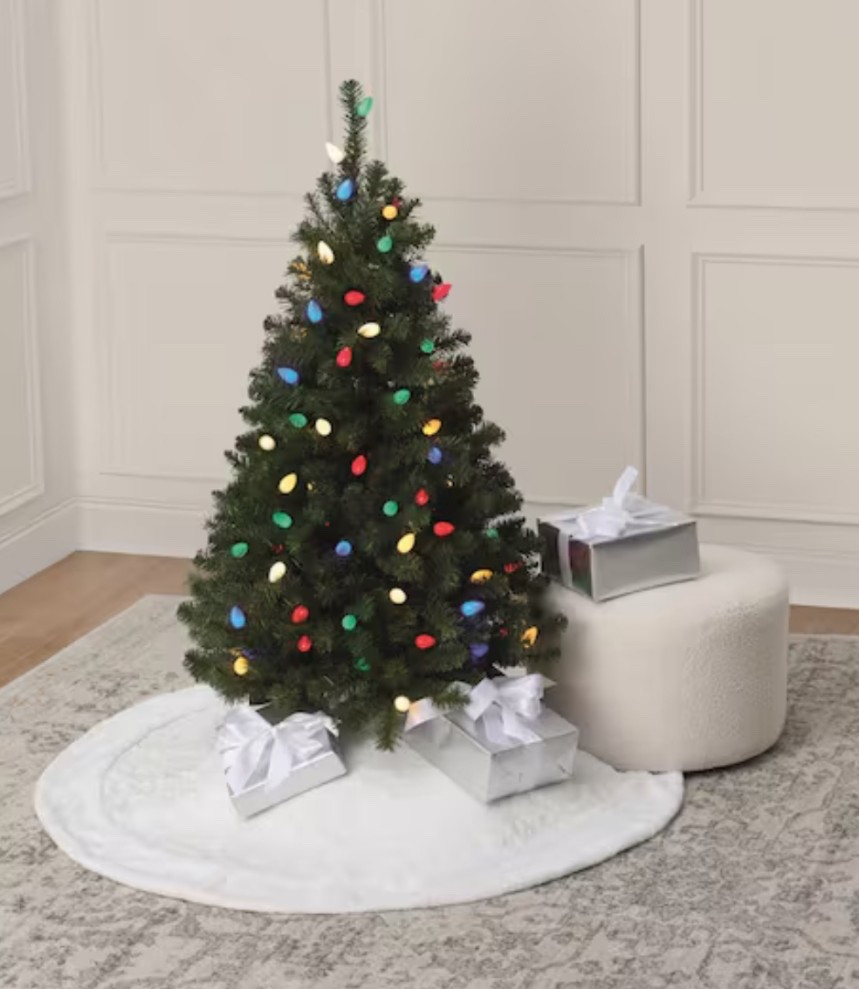 Bringing this old fashioned Christmas tree to my husband’s office because every room deserves a little Christmas magic. 🎄✨

#LTKHoliday #LTKHome #LTKSeasonal