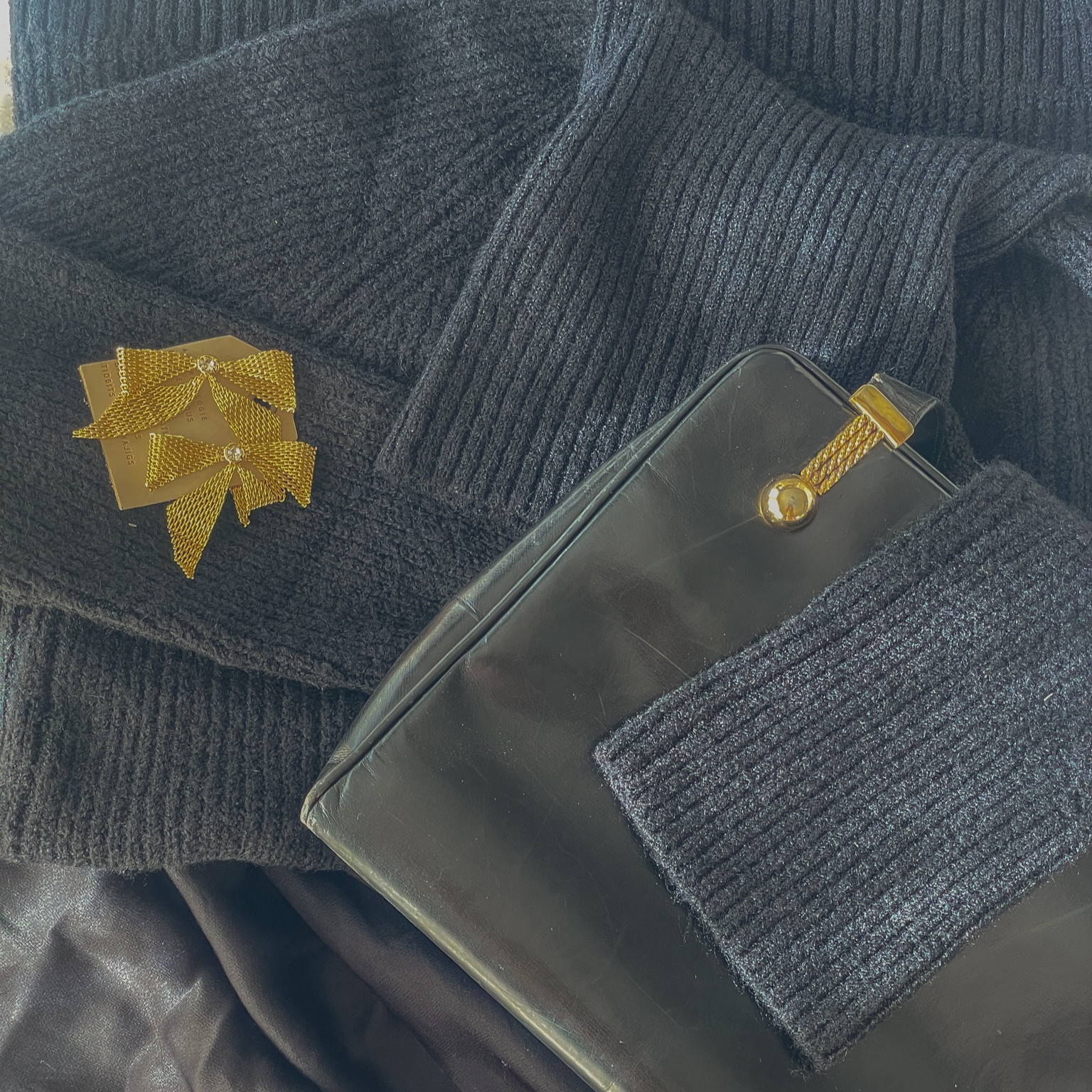 Holiday roundup 🎁 this season is all about silk maxi skirts + sweater minis. Bag is vintage - dupes are linked!

#LTKSaleAlert #LTKParties #LTKHoliday