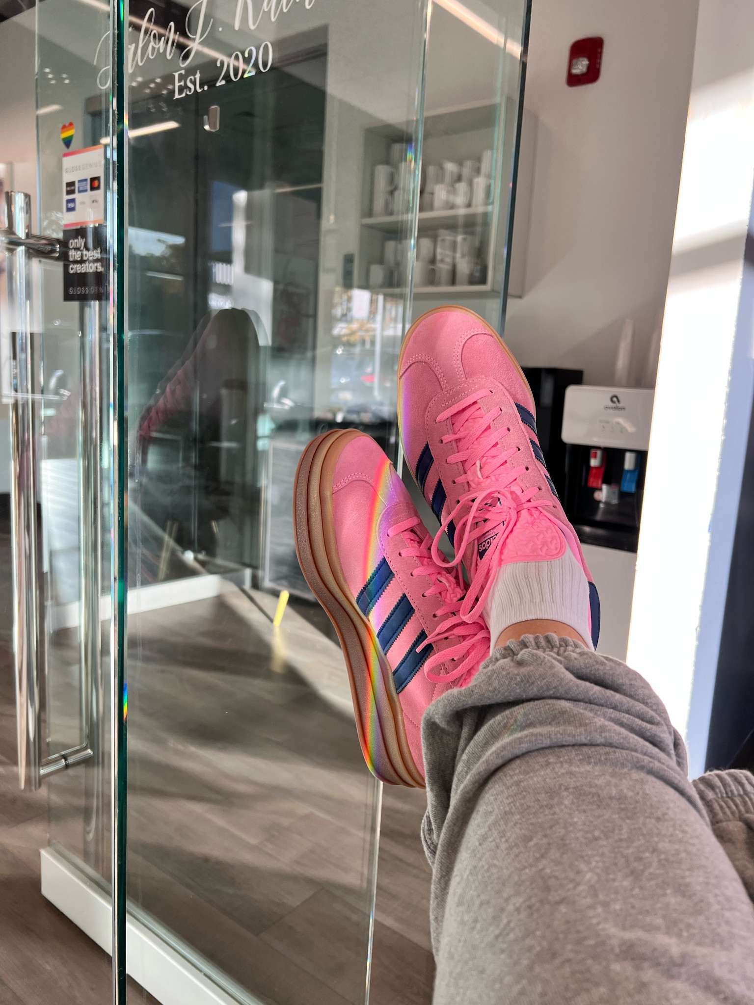 Loveeeeee wearing the new colorful kicks in the salonnnnnn, also hi cutie rainbow 👟💞🌈
Size 10 🤍

#LTKGiftGuide #LTKshoecrush #LTKworkwear