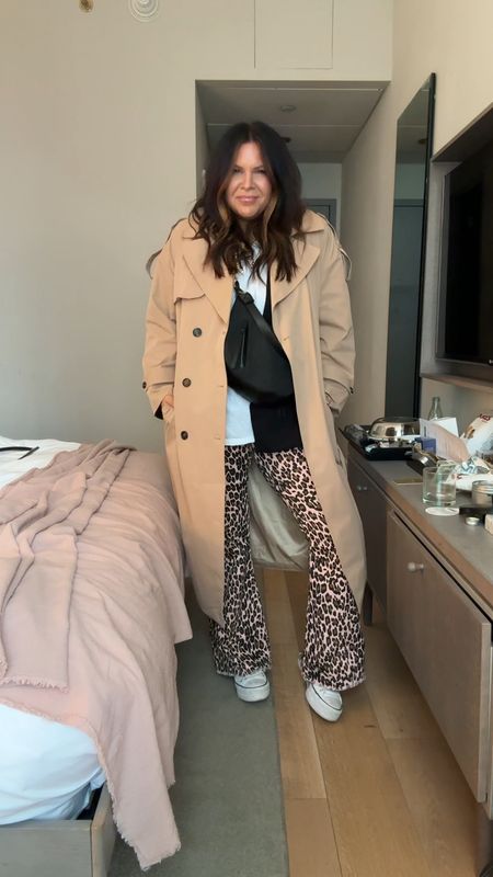 NYC Day time outfit. Layers. Was super comfortable and these shoes are so good for walking 5+ miles!
Trench: XL
Blazer: 1X
Leopard Flares: 12
Tee: XXL


#LTKfindsunder100 #LTKmidsize #LTKfindsunder50