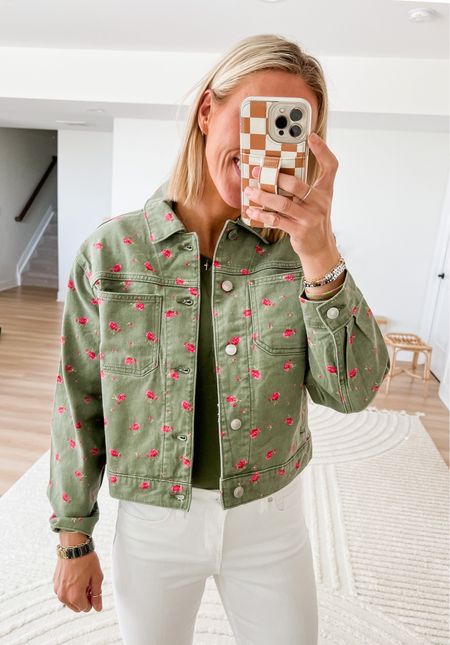 Wearing small in the floral jacket 

Follow Sarah Joy for more Walmart fashion finds. 