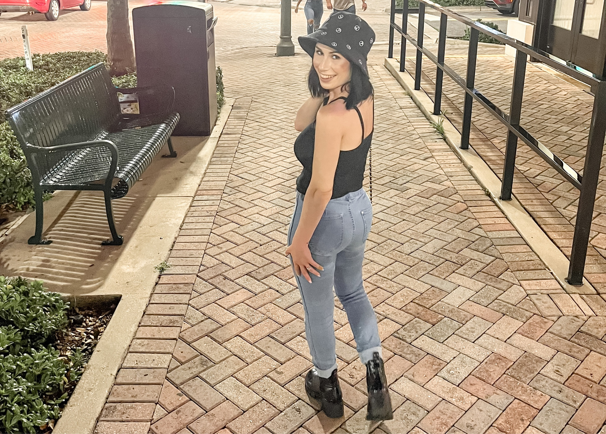 Bringing back the 90s and #bucket hats. 

Here was last nights fit. 

Only good vibes and good company. ✌️☮️🤍💕



#LTKfit #LTKunder50 #LTKstyletip