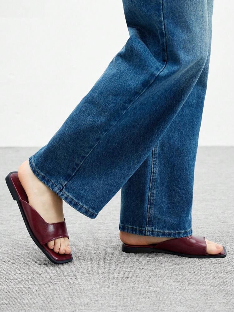 CUCCOO BIZCHIC New Outdoor Women Flat Sandals, Square Toe Fashion Minimalist Maroon Slip-On Slippers, Comfortable Casual For Party And Commuting, Summer Thick Sole Anti-Slip Slides For Christmas | SHEIN