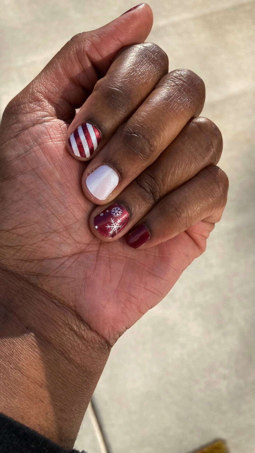 When I want to give my nails a holiday of festive look, I turn to Dashing Diva Gloss nail strips. There are several pretty options you can find at Ulta.
#LTKnails #holidaynails #dashingdiva 

 

#LTKBeauty