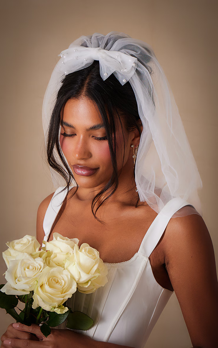 White Diamante Bow Netted Bridal Veil | PrettyLittleThing US