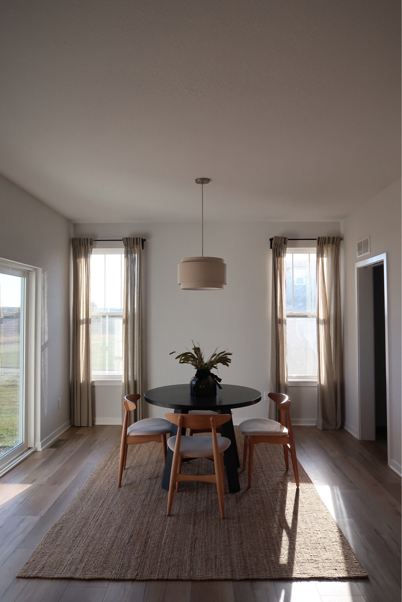 My dining room decor 🤍 I wanted something traditional, modern & cozy at the same time. 

#diningroom #decor #crateandbarrel #target

#LTKhome