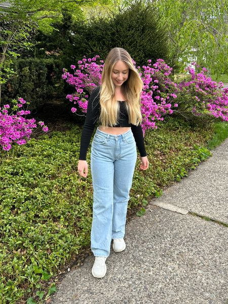 Abercrombie 90’s Relaxed Jeans. Wearing size 26 regular curve love!
Great fit - love how they are looser on the legs, but still hug at the waist and hips👖

For reference I am: 5’4”, 26 in waist, 39 in hip

#LTKunder100 #LTKstyletip #LTKfit