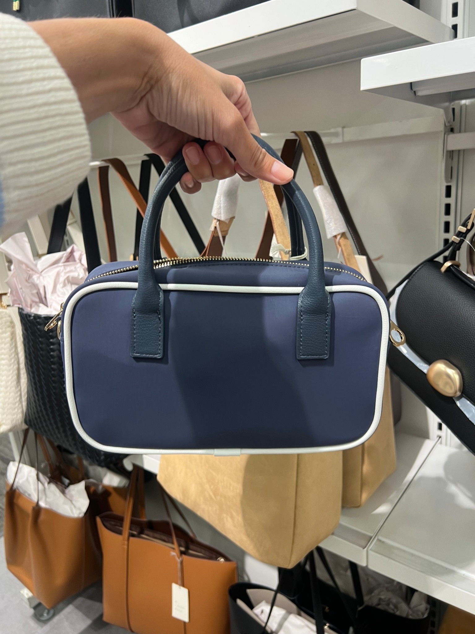 A Sucker For An Airline-Style Accessory (And /Or Piping) ✨
… especially when it’s navy / white (though there are a couple other color ways that are also really cute in this bag)! And P.S. there’s also a mini version (linked it too)!




#LTKSeasonal