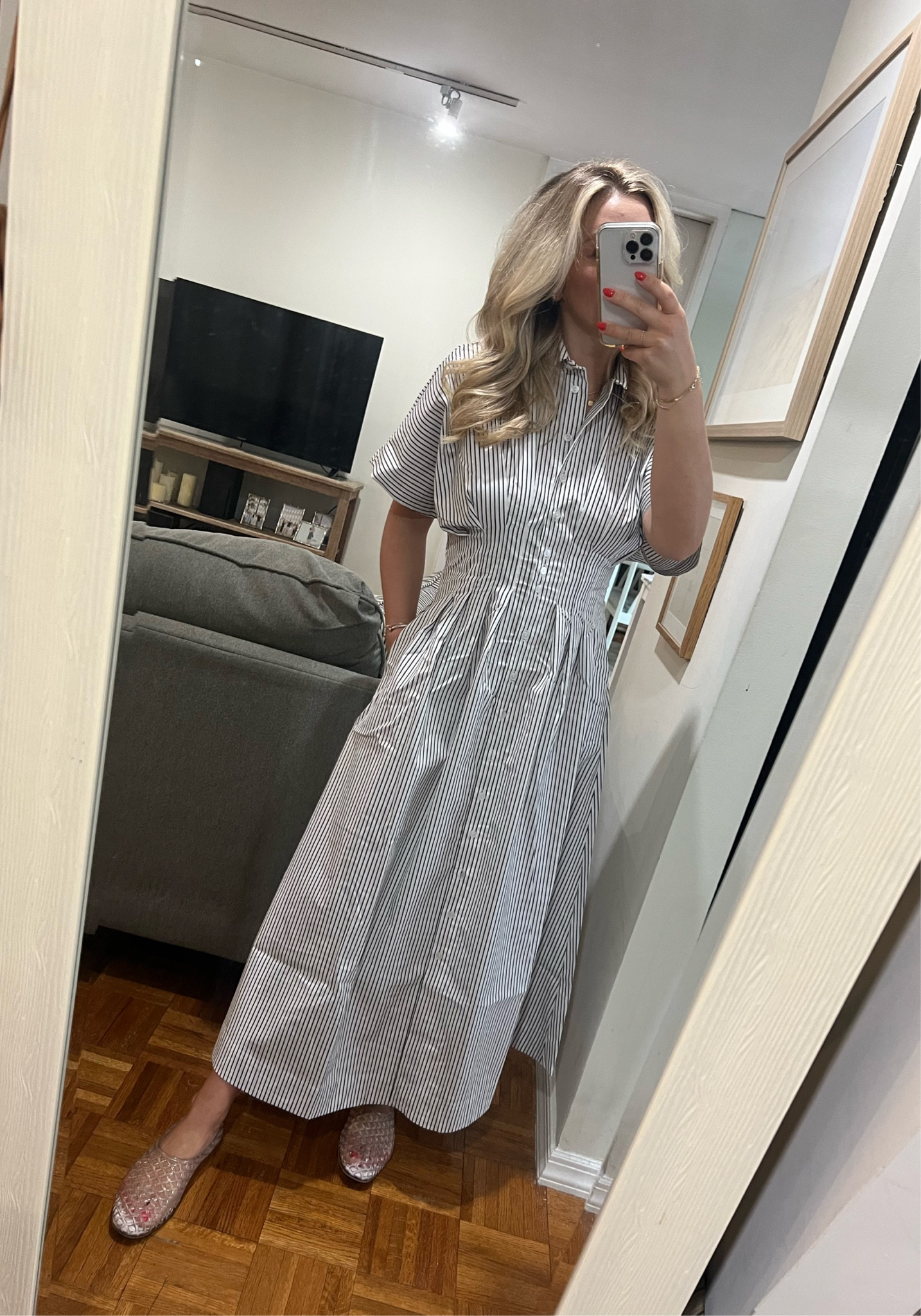 Love this dress for work! I took an XS and prob could’ve done XXS so it’s more fitted at the waist. 