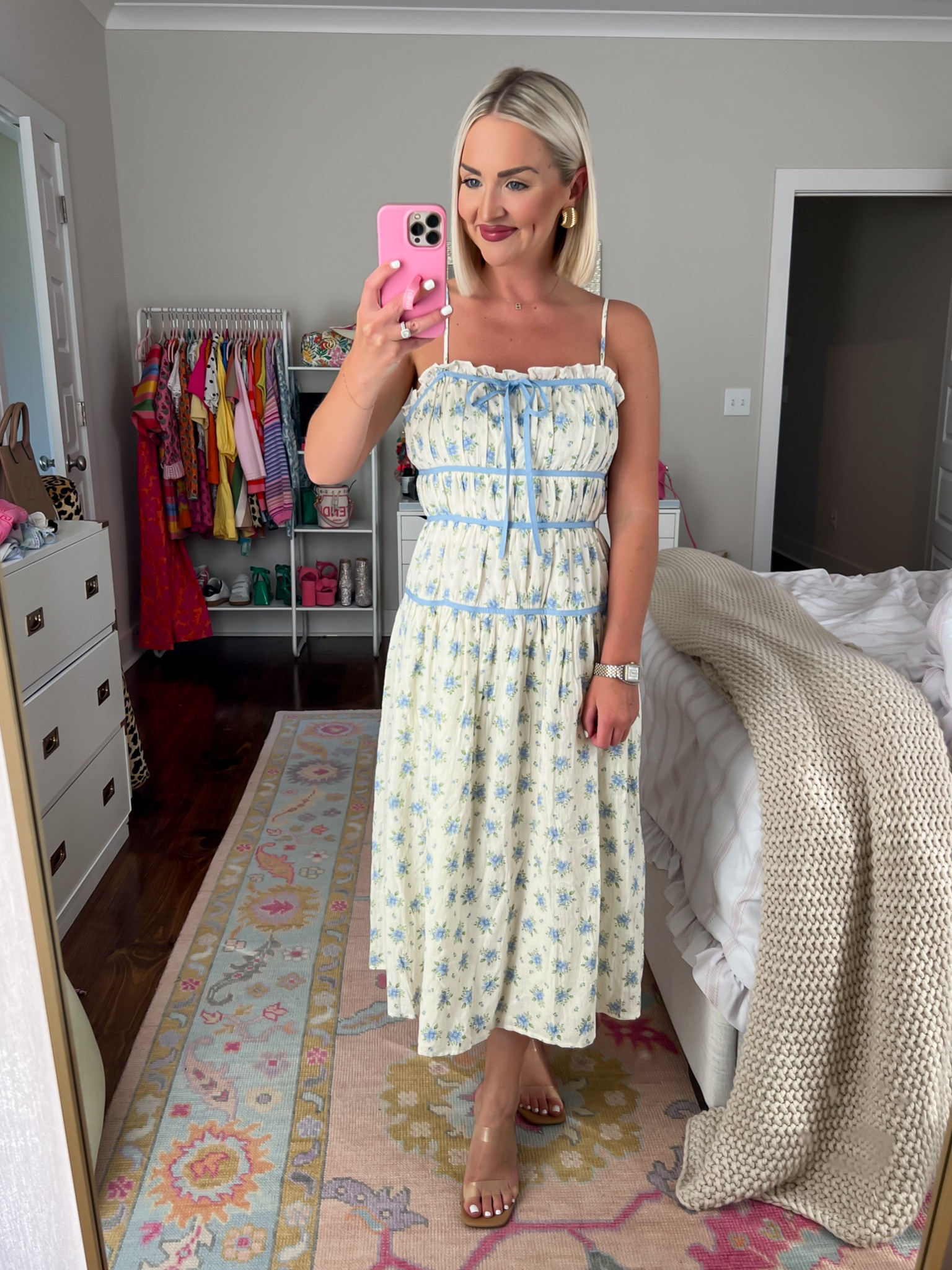 15% off with kelsiebynum
Milkmaid midi dress / blue floral print milkmaid dress 
Size: SM (needed XS) 

#LTKBacktoSchool #LTKSeasonal