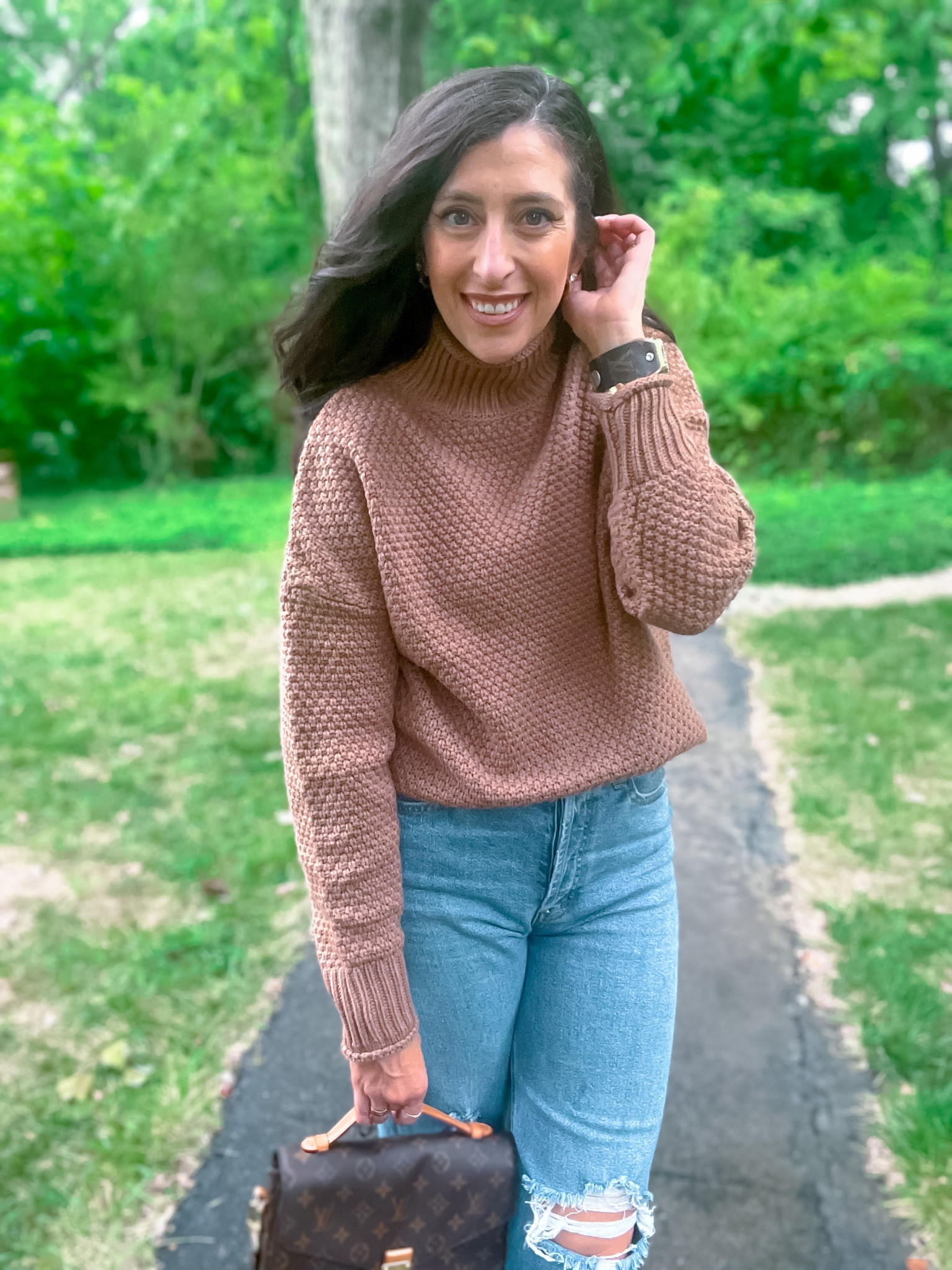 Chunky knit brown sweater 




#LTKunder50 #LTKSeasonal #LTKstyletip